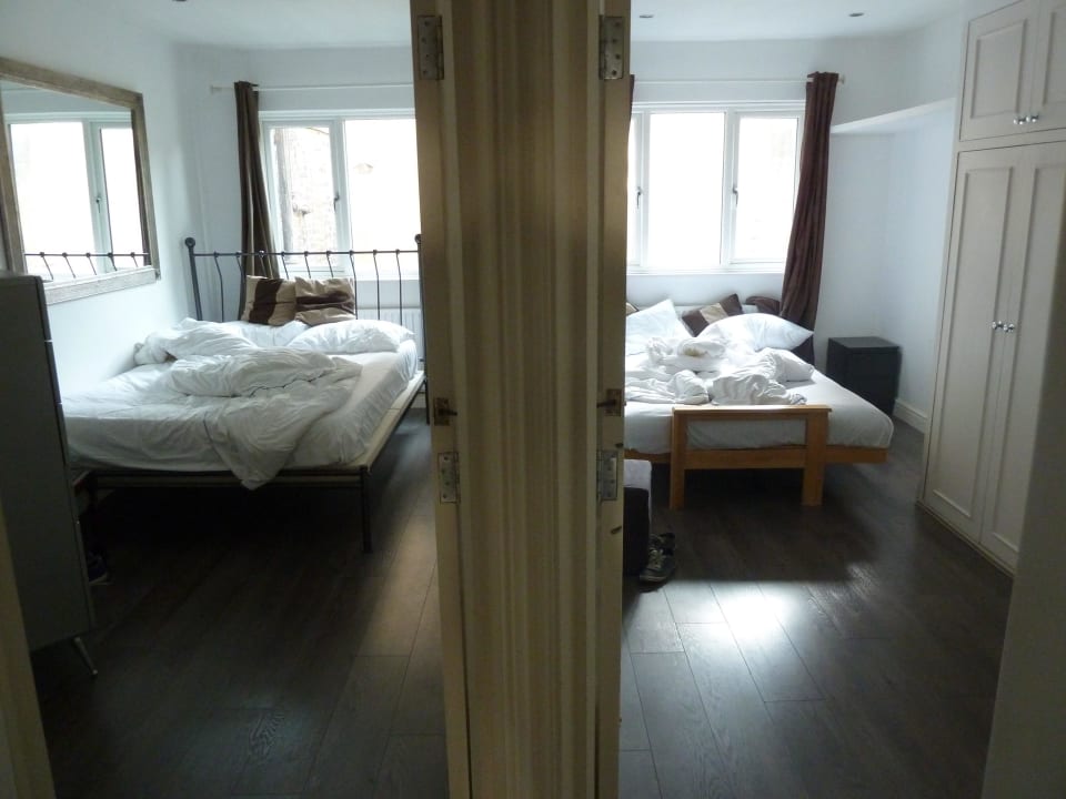Schlafzimmer hofseitig ApartmentsApart London Camden Road A6