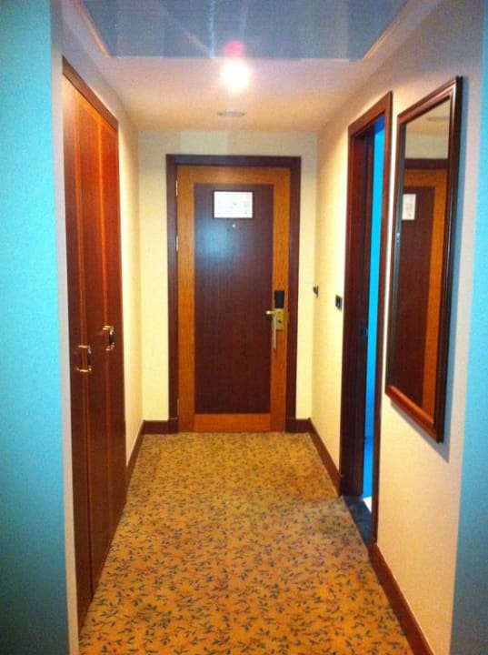 Zimmer Flur Grand Cevahir Hotel