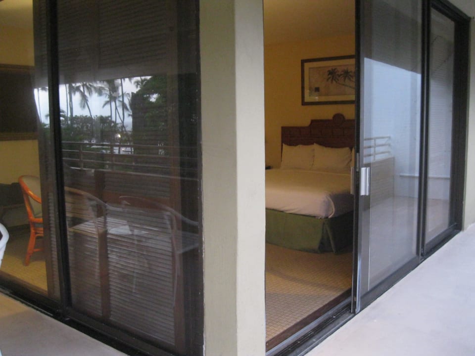 Blick vom Balkon ins Zimmer Hotel Royal Kona Resort