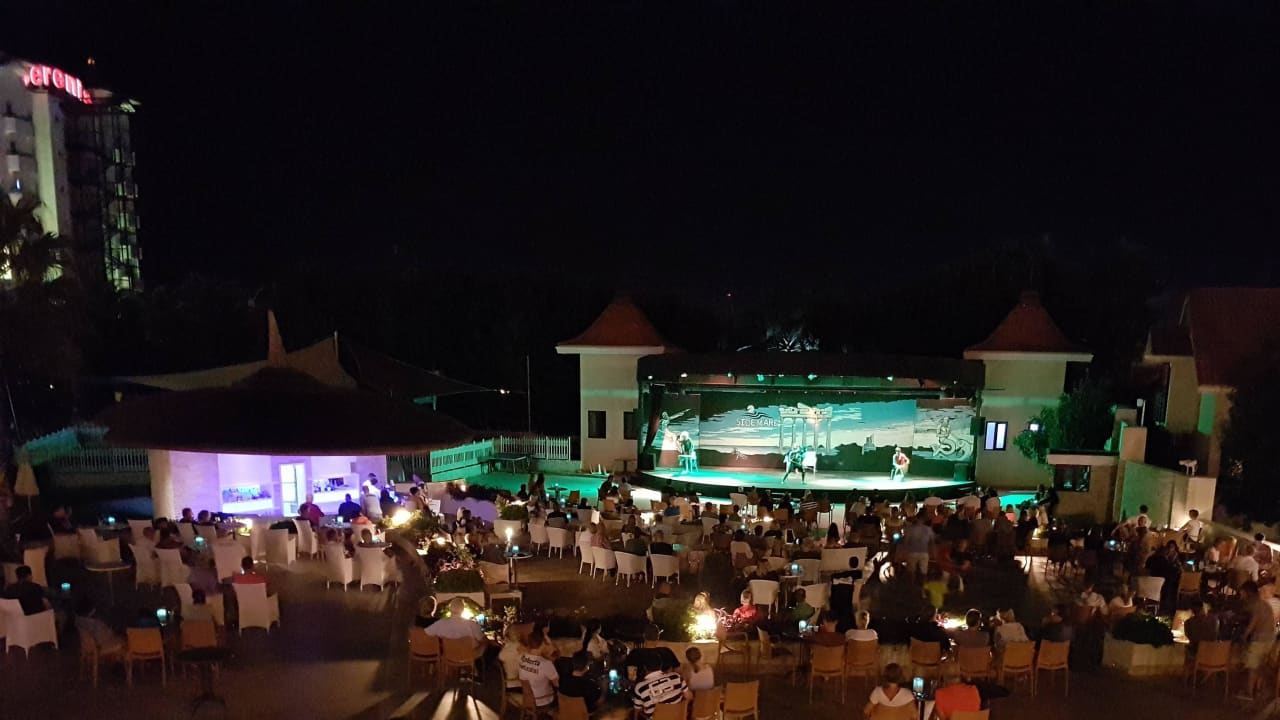 Animationsbühne und Bar Side Mare Resort & Spa