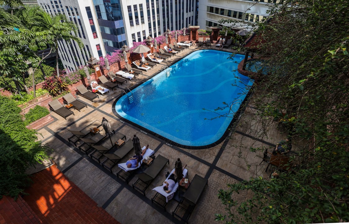 Pool The Landmark Bangkok