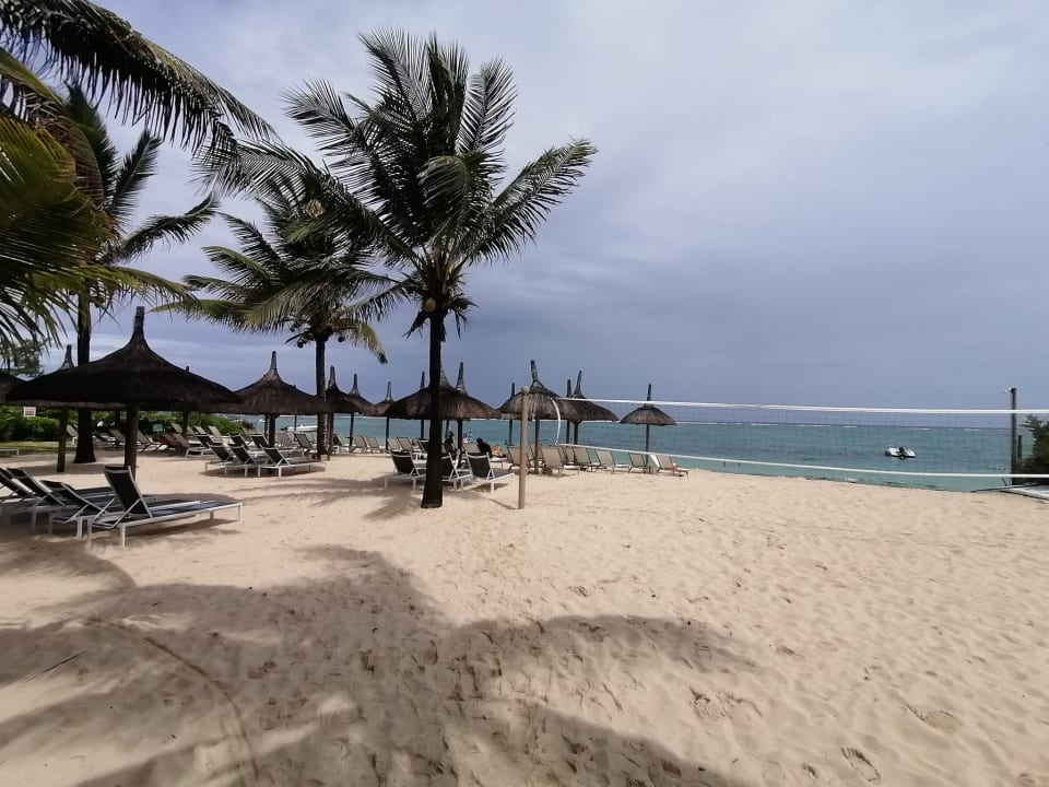 Strand Friday Attitude