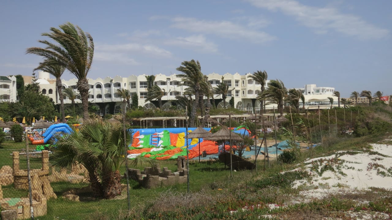 Blick vom alten Cafe in die Anlage Mahdia Beach & Aquapark