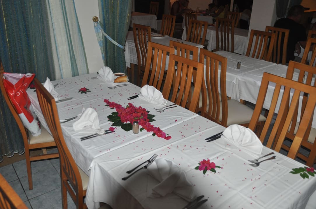 Farewall table Skanes Serail Aquapark