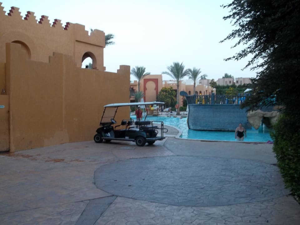 Widok na basen Rehana Royal Beach Resort Aqua Park & Spa