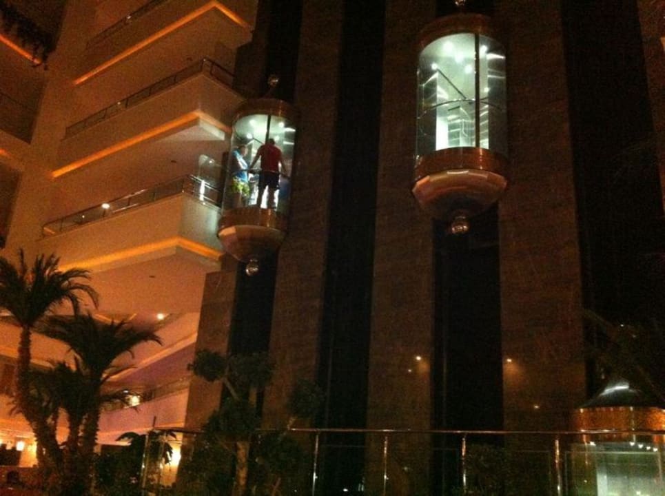 Eingangsbereich sicht auf die Fahrstühle Saphir Resort & Spa