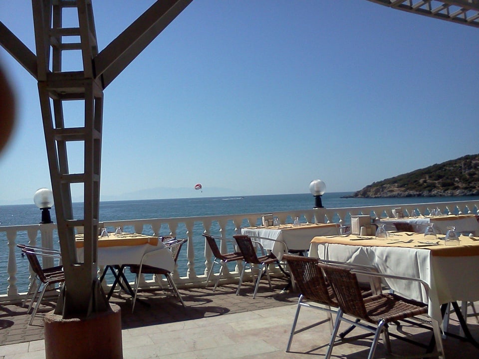 Tolles Feeling beim Essen Tusan Beach Resort
