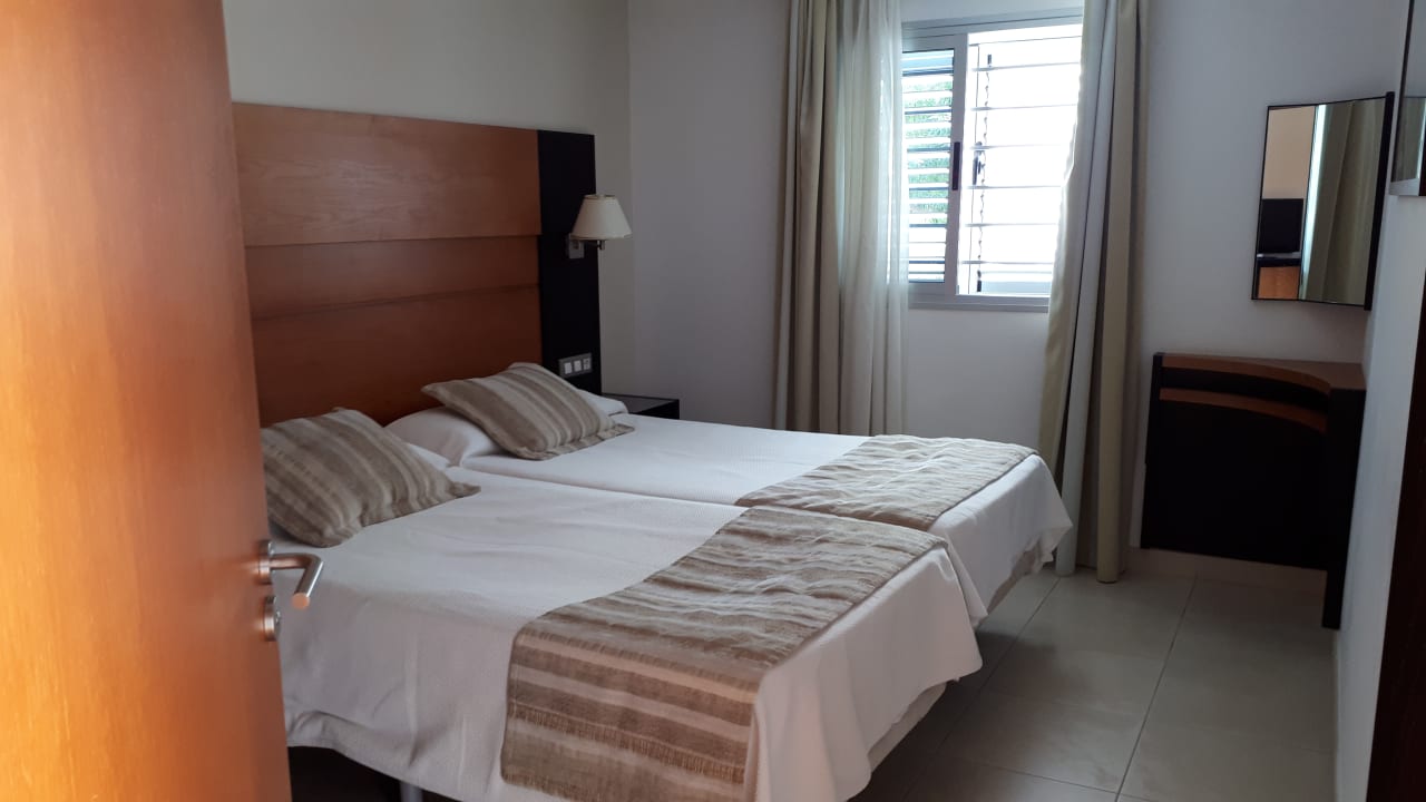 Zimmer HL Miraflor Suites Hotel