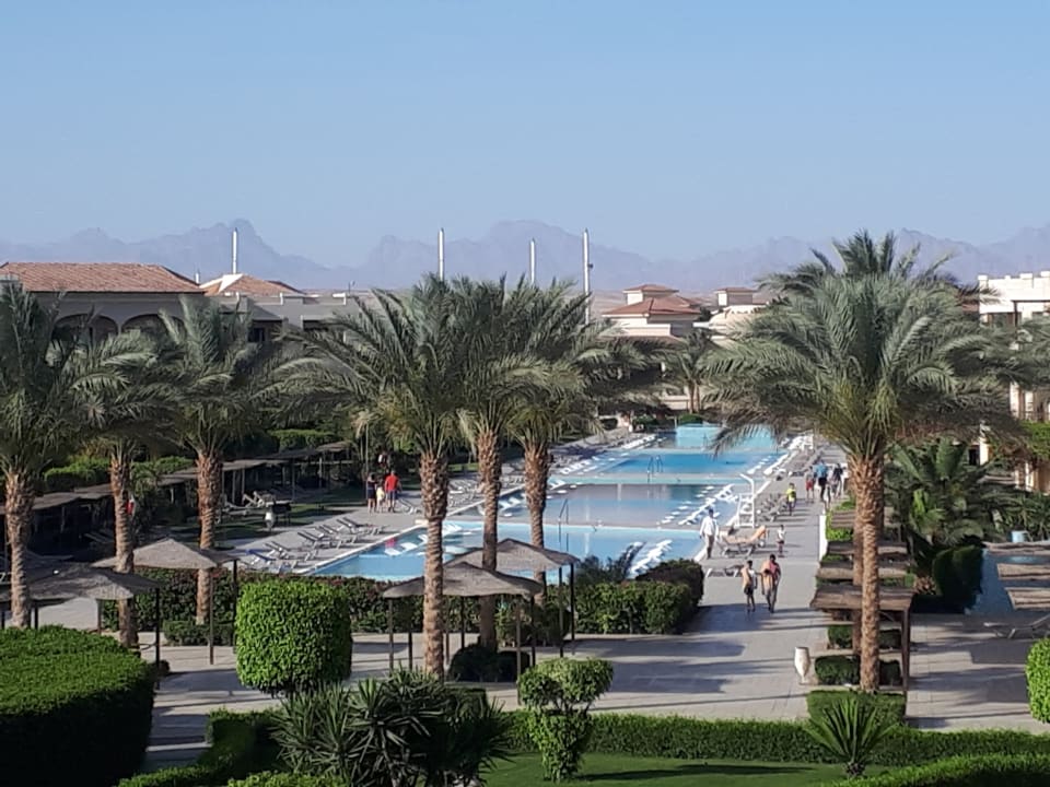im Hintergrund die Berge - herrlich! JAZ Aquamarine Resort