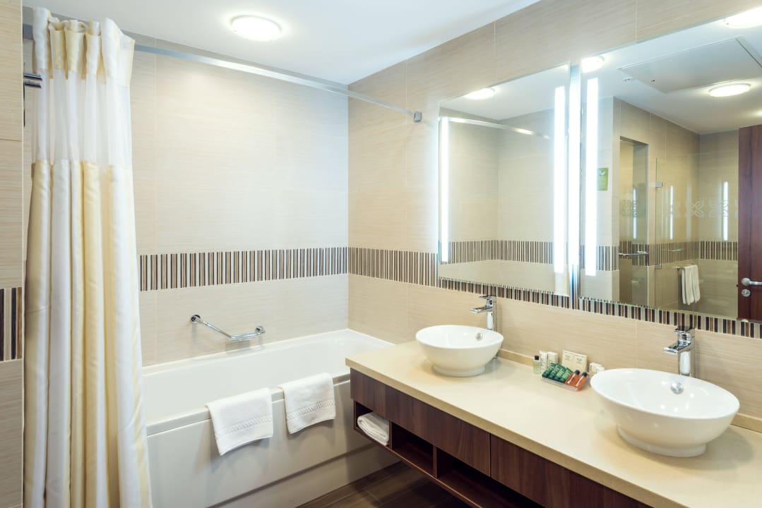 Suite Bathroom Hilton Garden Inn Astana