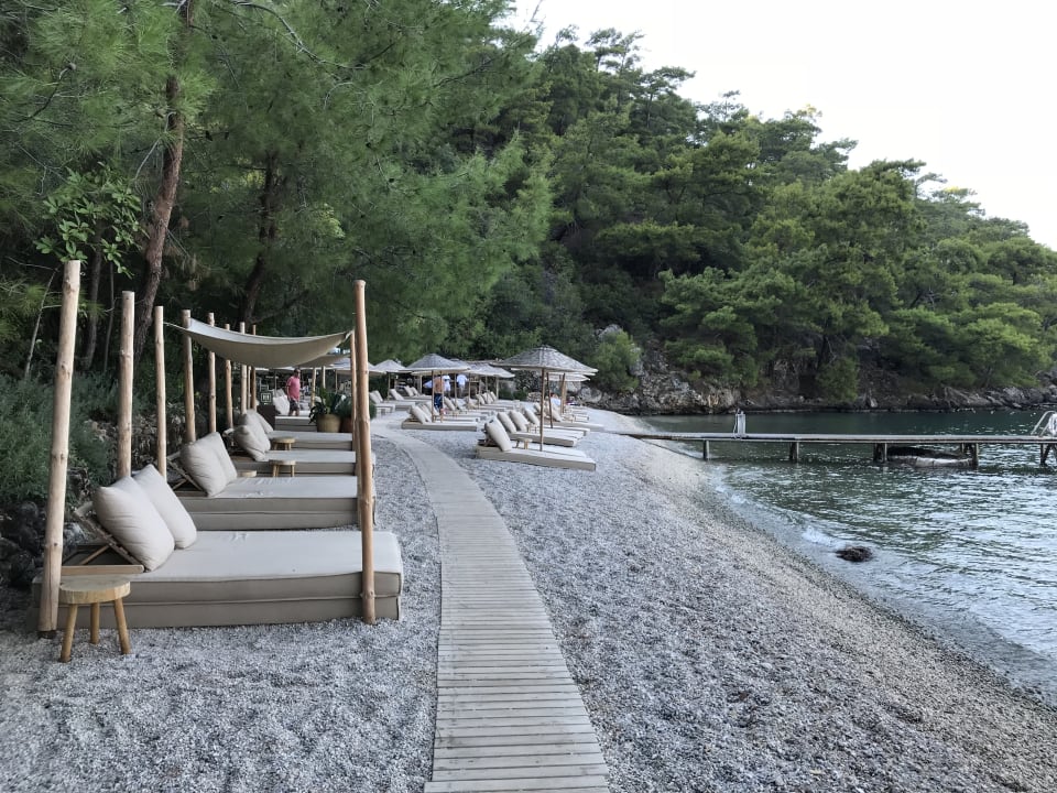 Strand Hillside Beach Club