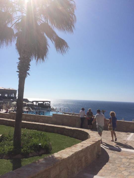 Weg zum Restaurant Hotel Kalithea Horizon Royal