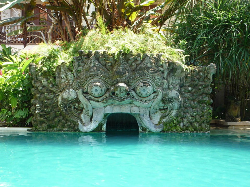 Die Grotte im Stufenpool Puri Santrian