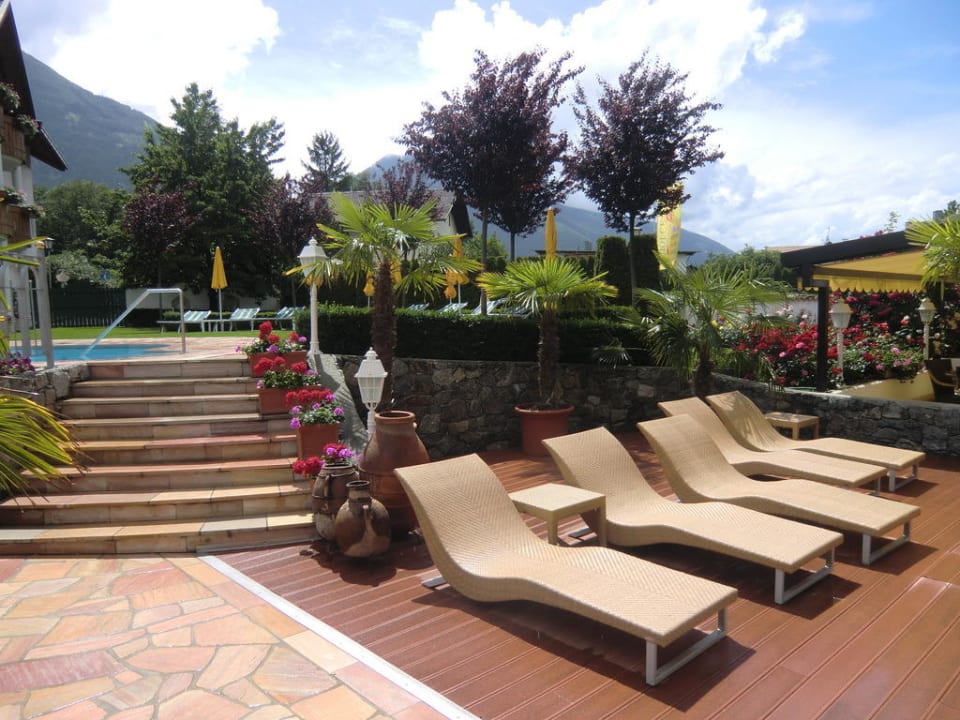 Blick vom Hallenbad in den Garten Dolce Vita Hotel Jagdhof