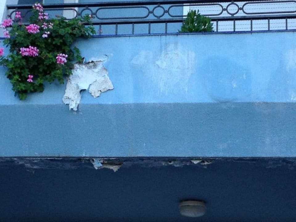 Abblättern der Fassade Coral La Quinta Park Suites