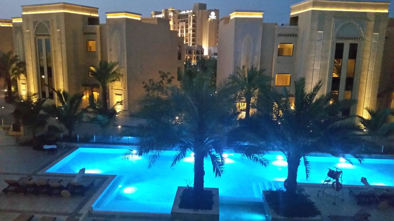 Poolanlage bei den Guestrooms DoubleTree by Hilton Resort & Spa Marjan Island