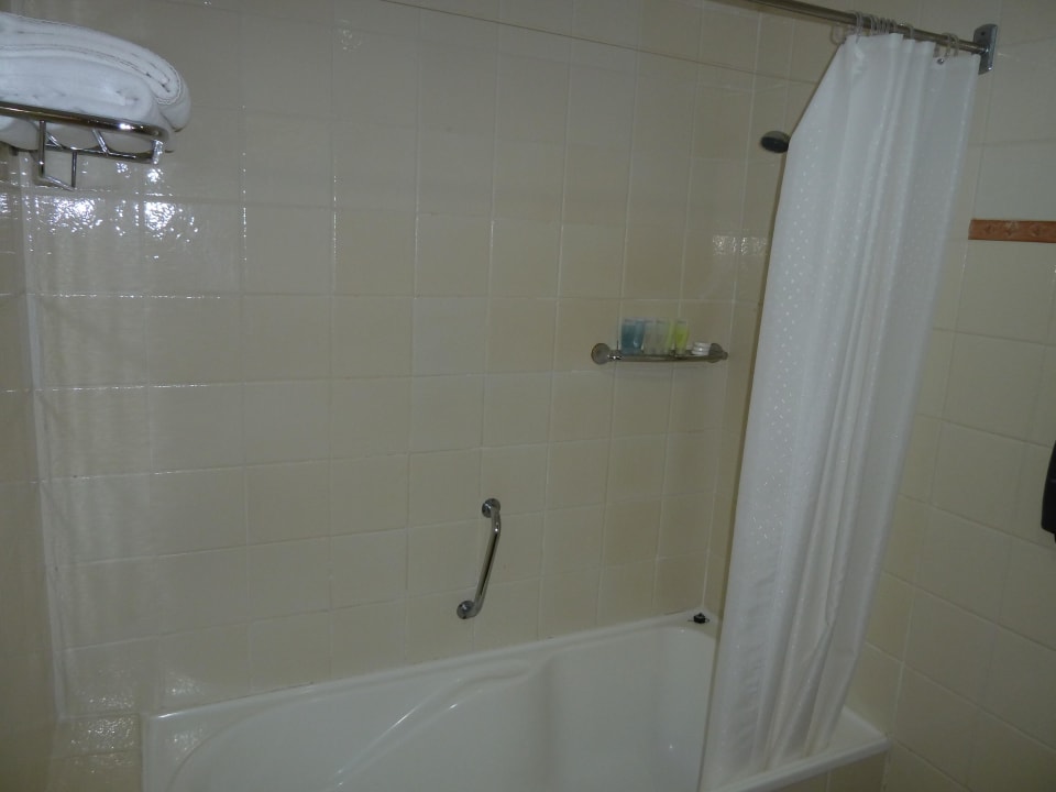 Bad im Zimmer 310 Berjaya Beau Vallon Bay Resort & Casino