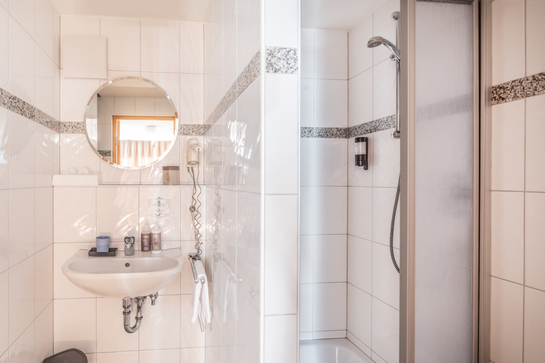 Zimmer Hotel Löwen/ Gaststube Brennar