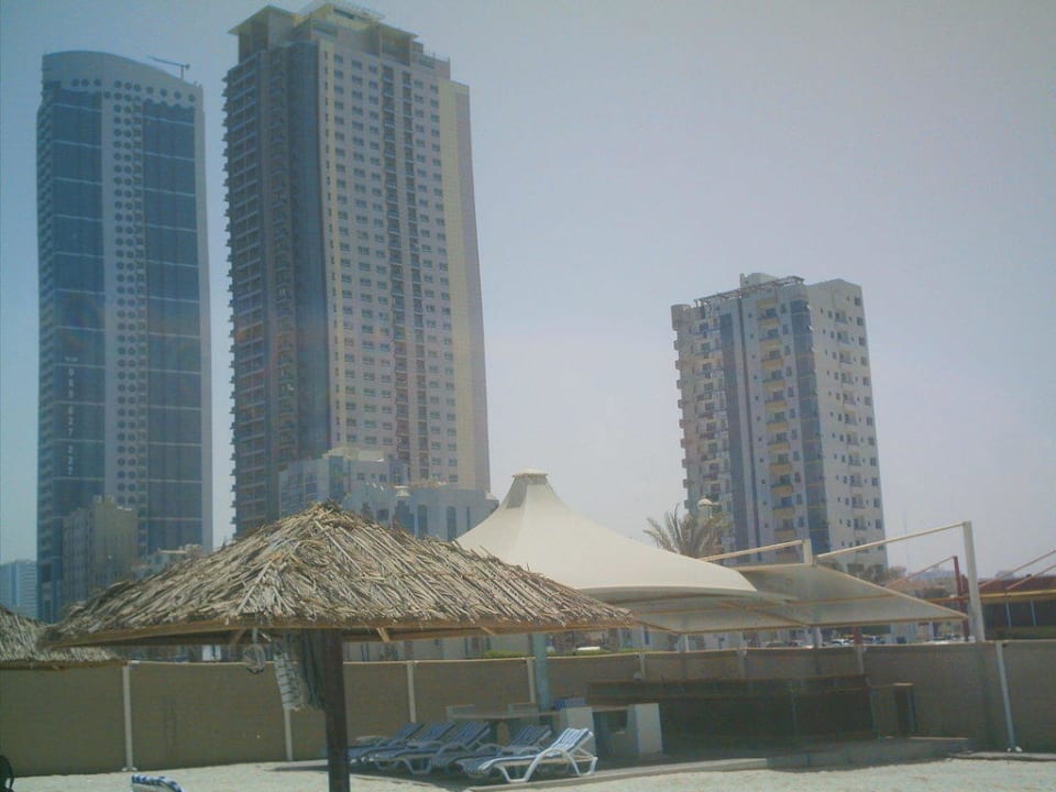 Hoteleigener Strand Ramada Hotel & Suites by Wyndham Ajman