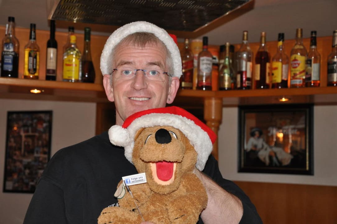 Axel und sein neuer Hotelhund Hotel Sassor