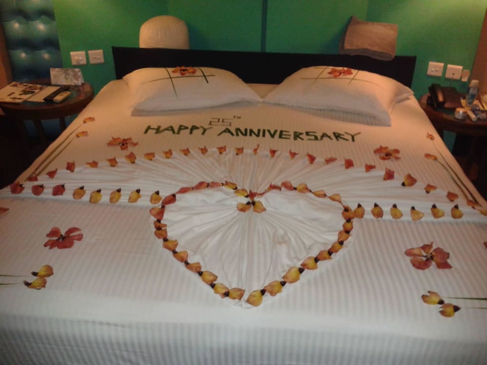 Zur Silberhochzeit  Adaaran Select Meedhupparu Island Resort - Premium All Inclusive