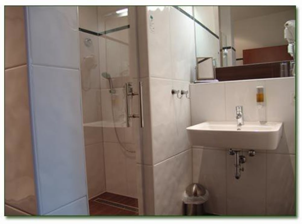 Zimmer Nr. 3 & 8 - Badezimmeransicht Hotel Haus Hillesheim