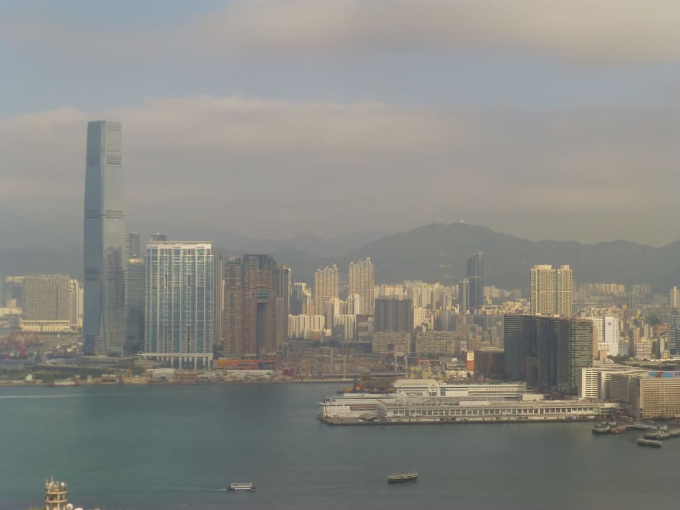 Aussicht vom Executive Harbour View Room Nr. 6108 Conrad Hong Kong