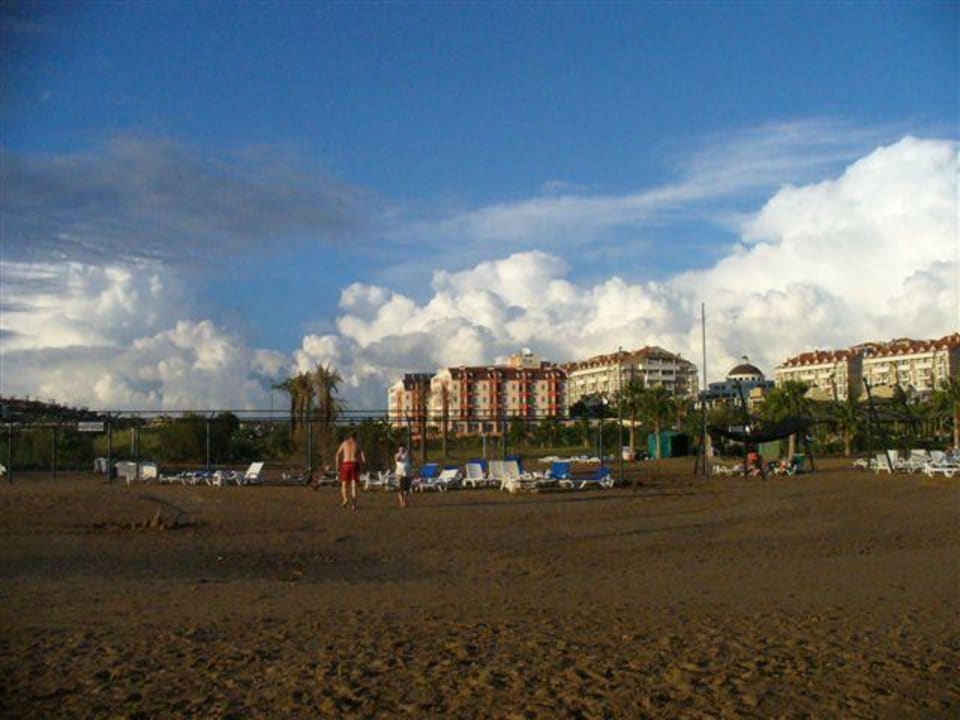Hotel mit Strand am Abend Royal Atlantis Beach Hotel