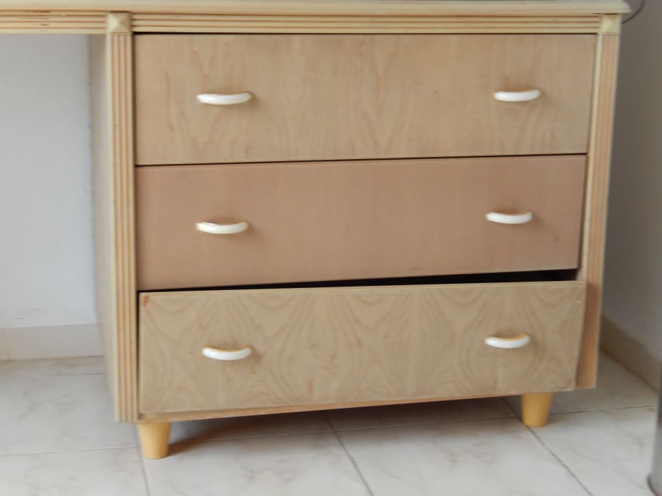 Defekte Möbel Hotel El Mouradi Djerba Menzel