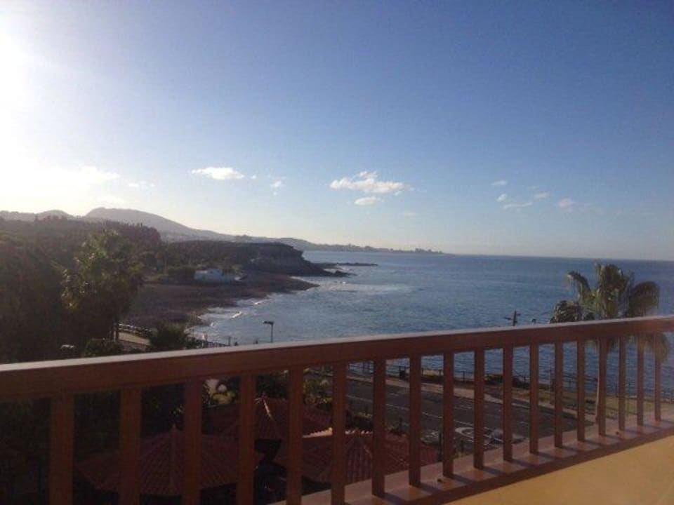 Blick von Balkon auf Meer und Restaurant  HOVIMA Jardin Caleta
