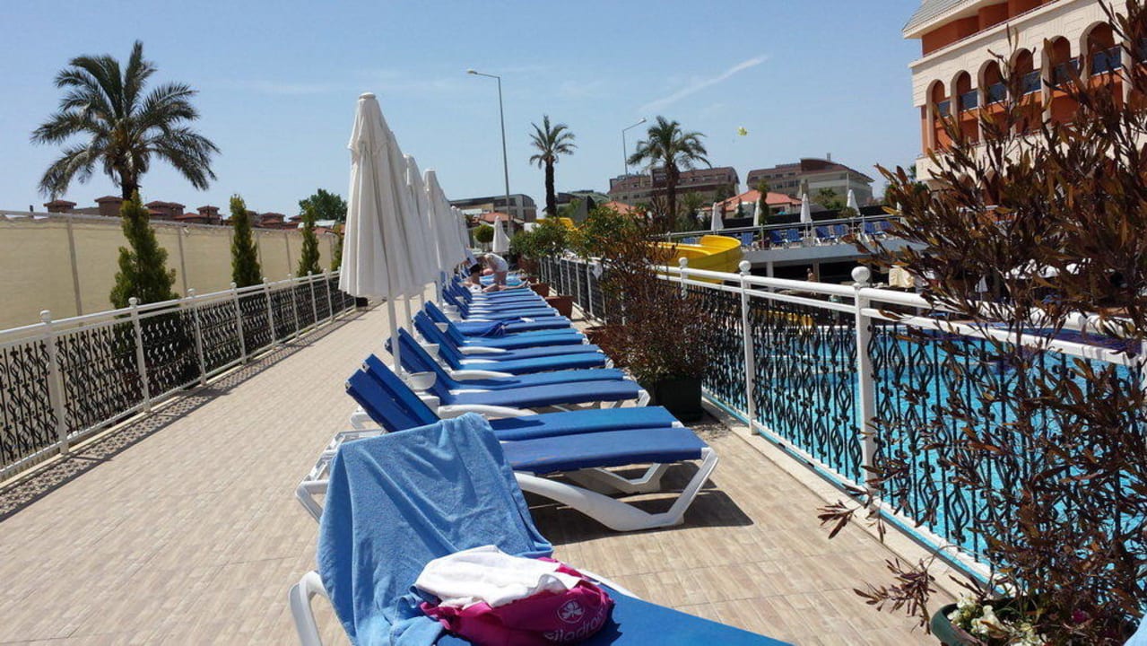 Überdachte Terrasse oben Dream World Resort & Spa