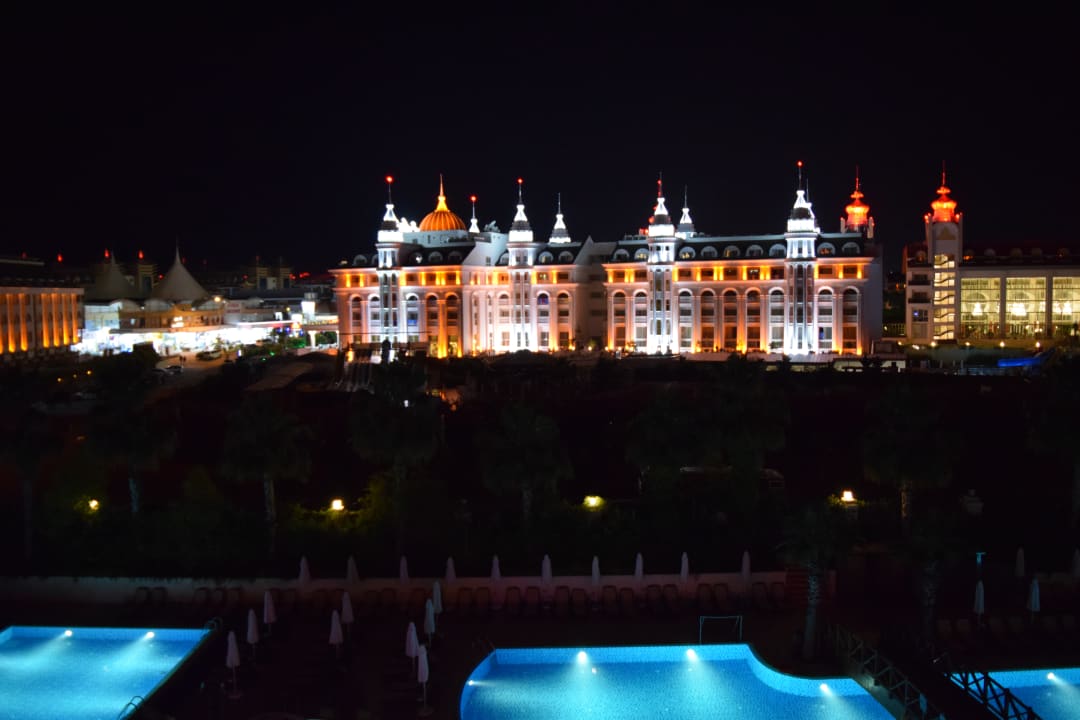 Außenansicht Side Crown Palace