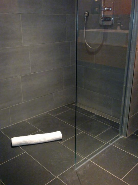 Die ebenerdige Dusche ATLANTIC Hotel Kiel