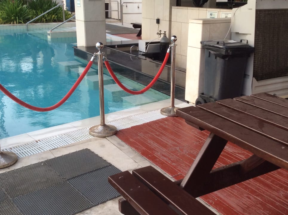 Pool Crowne Plaza Hotel Yas Island