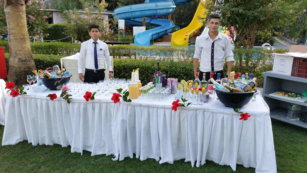 Empfang für Stammgäste / Getränke Asteria Collection Side