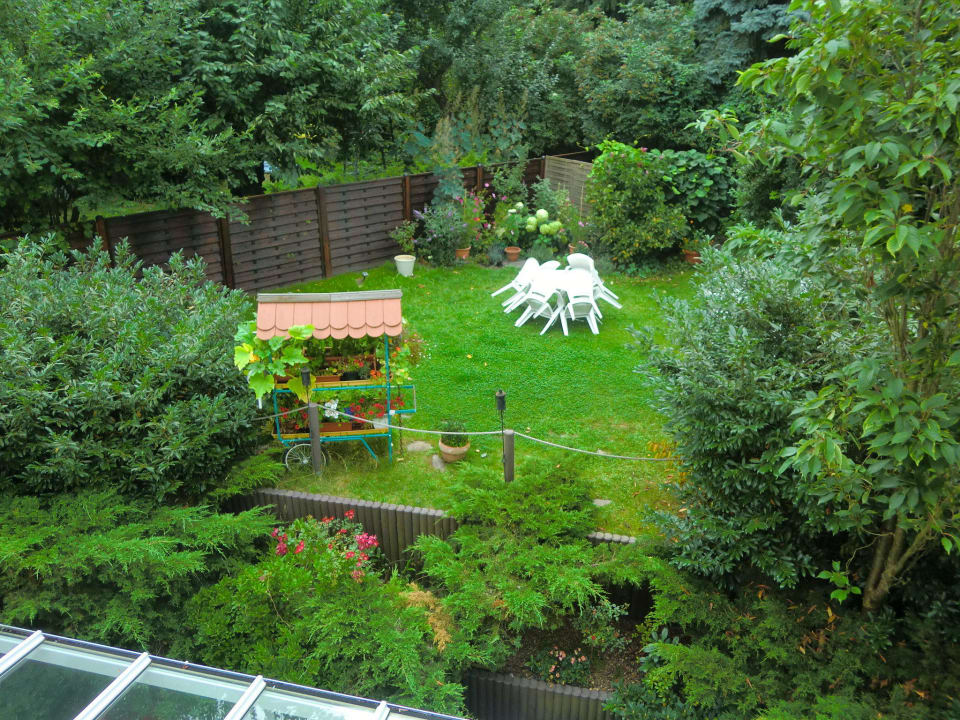 Blick zum Garten Hotel Papilio