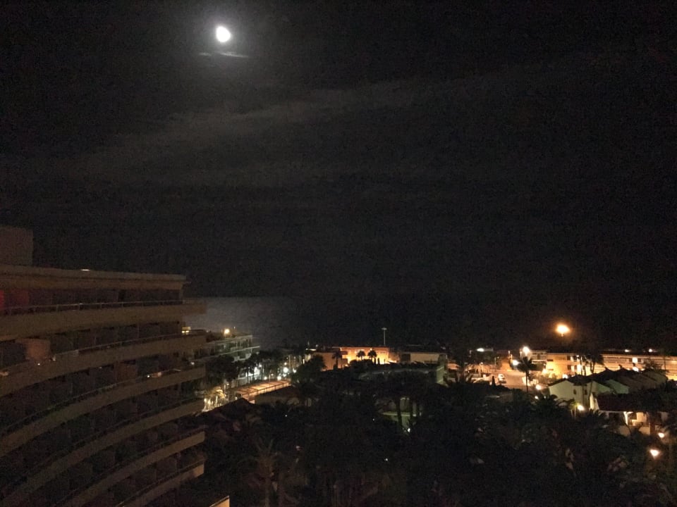 Hotelaussicht 7. Stock bei Nacht Hotel Riu Palace Palmeras