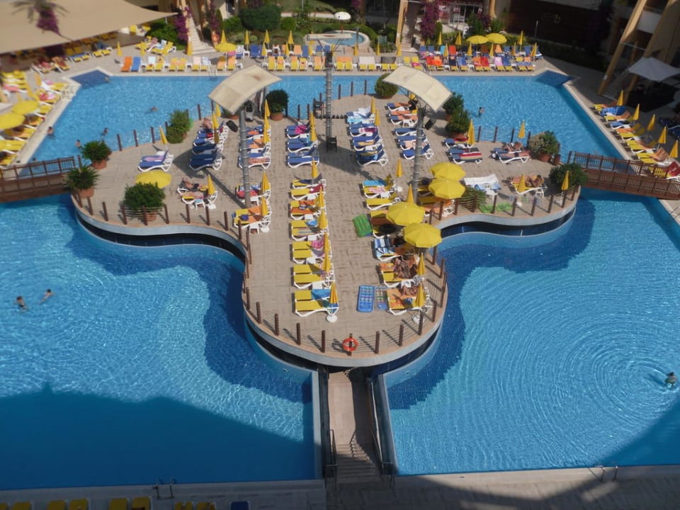 Blick auf die Poollandschaft Alaiye Resort & Spa