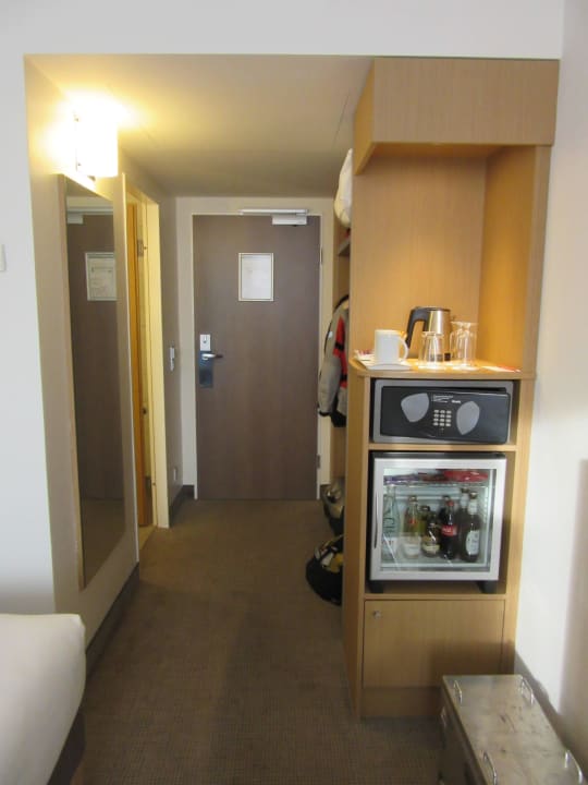 Eingang ins Zimmer Novotel Nürnberg am Messezentrum