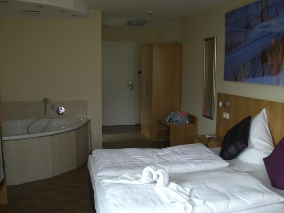 Wellnesszimmer inklusive Whirlpool Christiana's Wein&ArtHotel