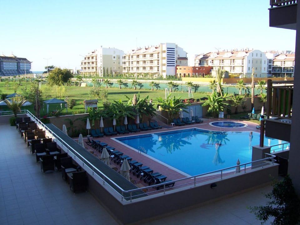 So schön leer kann ein Pool von 4 sein  Hane Family Resort