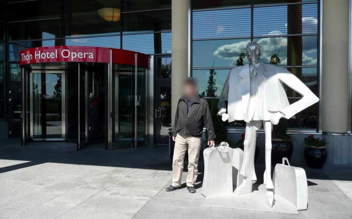 Entrance Thon Hotel Opera