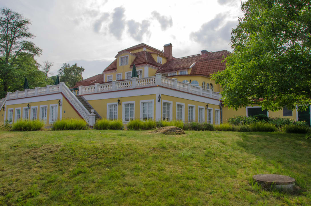 Hotel von hinten (Terrasse) Gutshof Möckelsnäs Herrgård