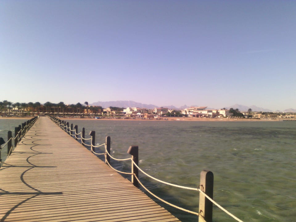 Blick vom Steg auf den Strand Stella Beach Resort & Spa Makadi Bay