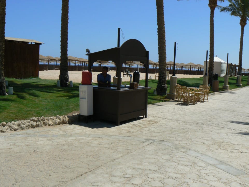 Bierbar zwischen Pool und Strand Grand Makadi