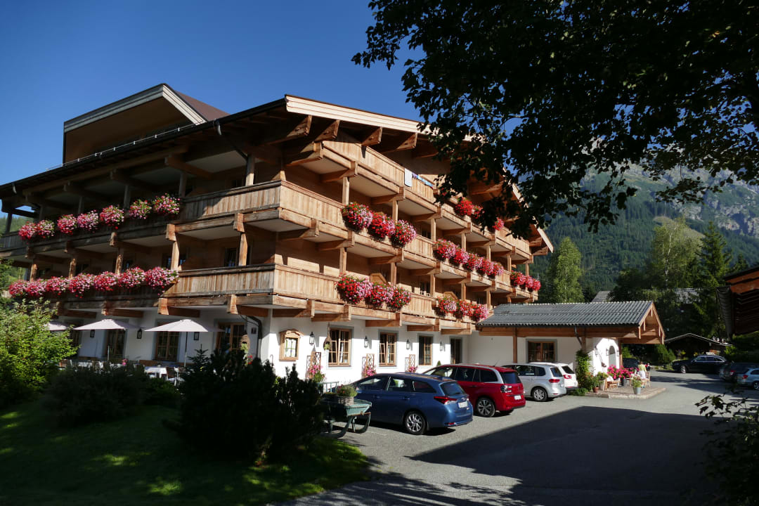 Außenansicht Hotel Almhof