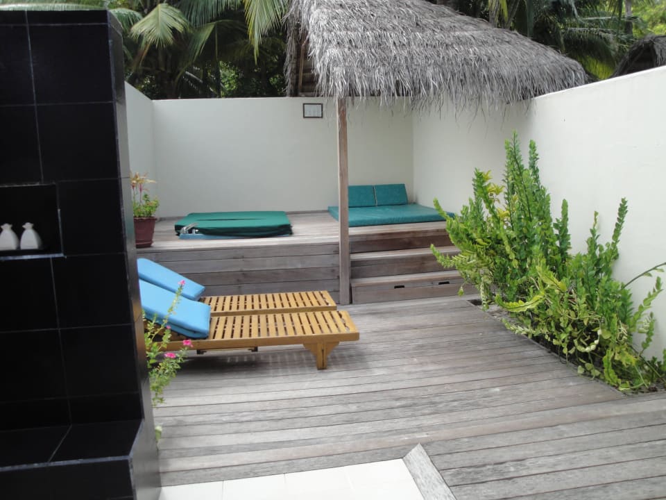 Außenbad mit Jaccuzzi Bungi 630 Meeru Maldives Resort Island