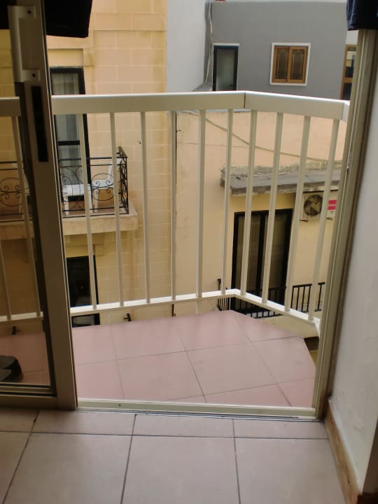 Ein wahnsinns Balkon :( The Diplomat Hotel