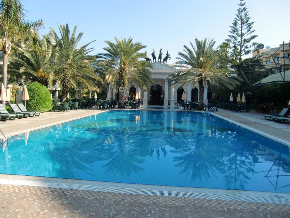 Der Pool hatte schon 23 C° Hotel Yetkin