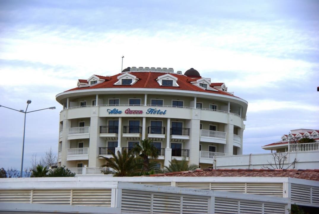 Strandpromenade aus Alba Queen Hotel